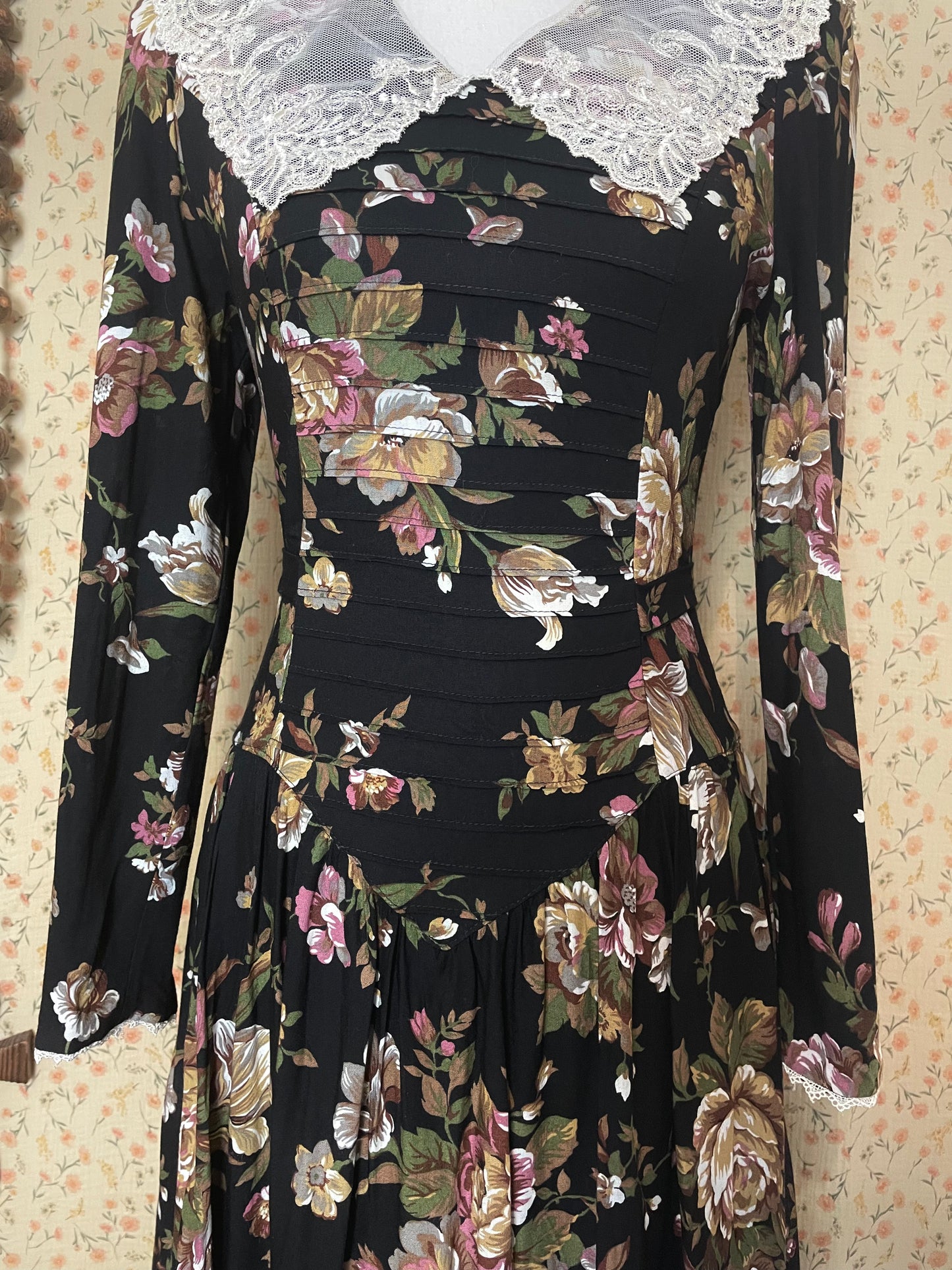 1970s Act I NY Lace Collar Dress