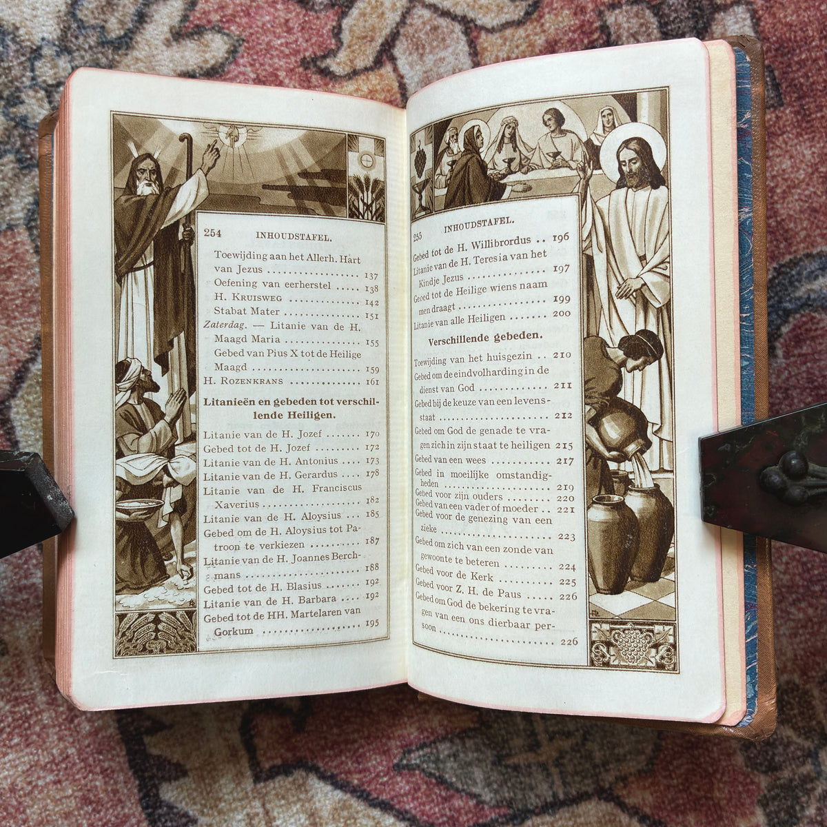 ''Komt tot mij'' Communie- en gebedenboek 1947