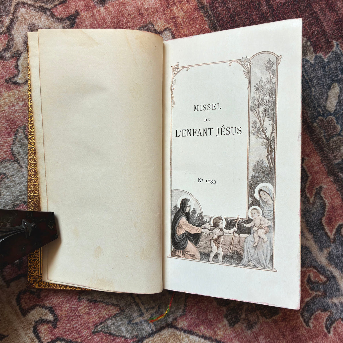 Missel De L'Enfant Jesus 1923 with Marble Edge