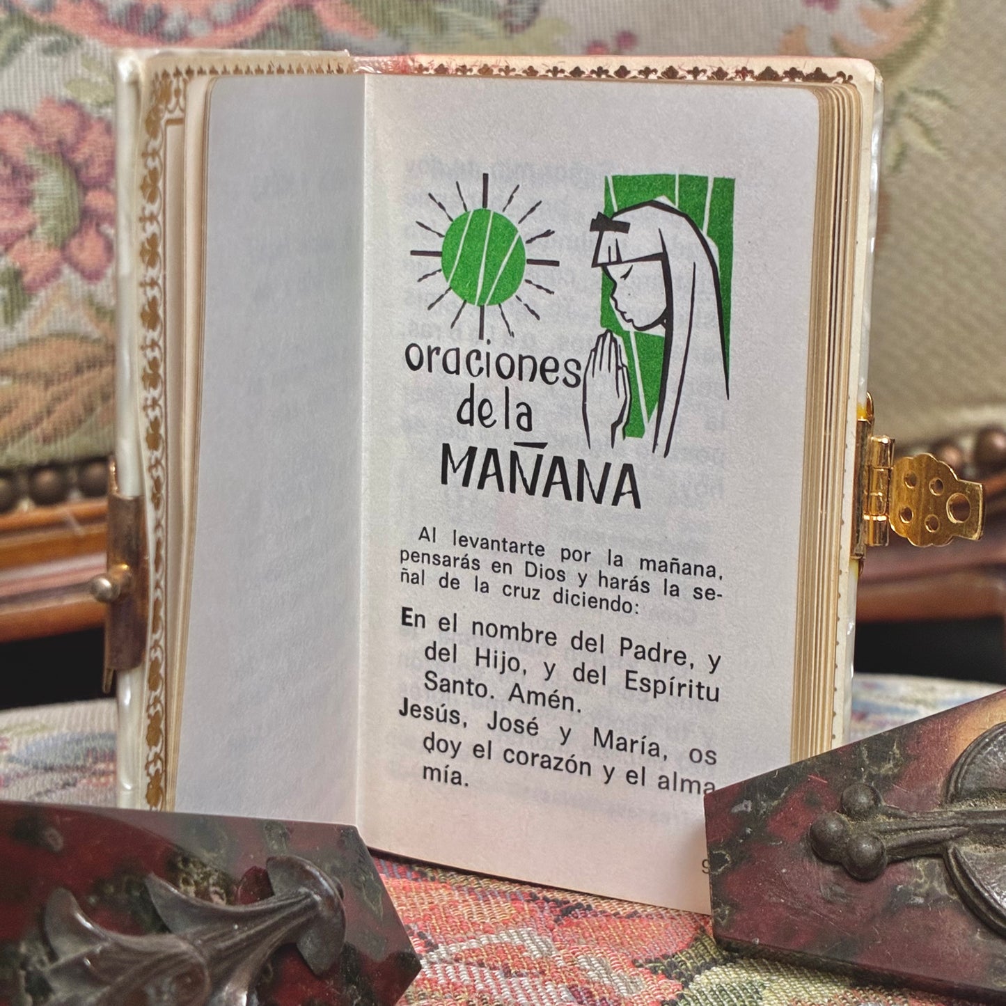 "El Ángel de la Infancia" with Case