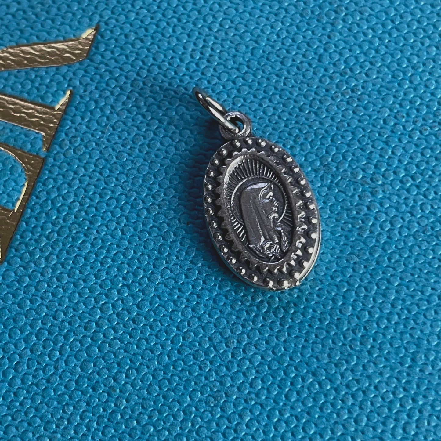 Lourdes Pendant Oval