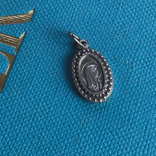 Lourdes Pendant Oval