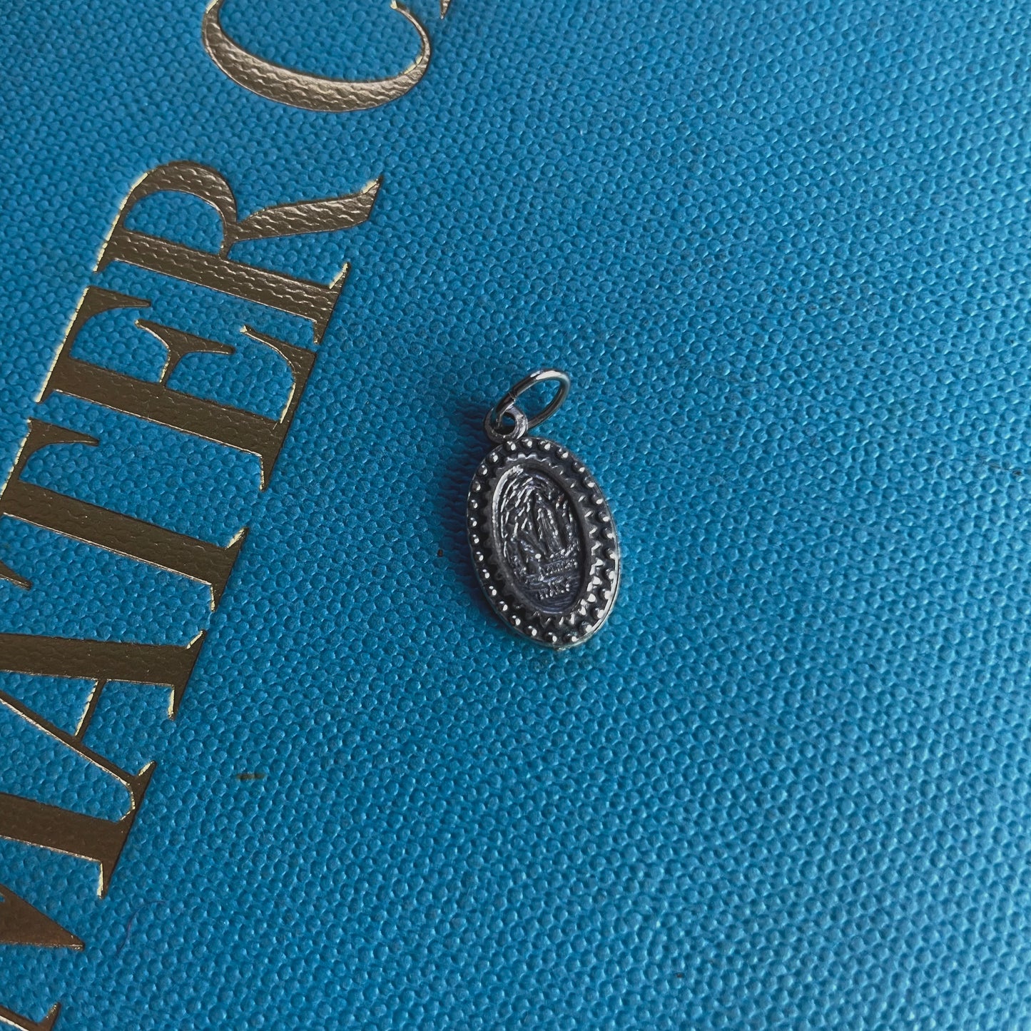 Lourdes Pendant Oval